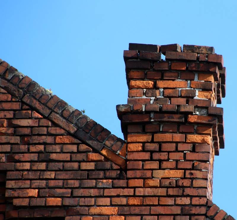 Damaged chimney on an Chatsworth home showing cracks and missing mortar